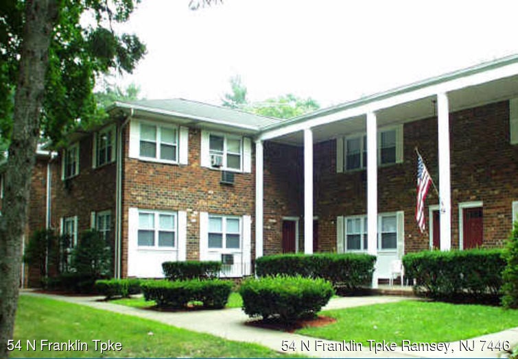 54 N Franklin Wokbook View of 54 Franklin Apartment Building